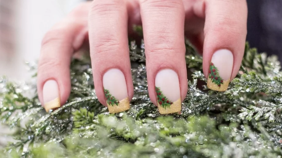 5 идеи за френски маникюр, вдъхновен от Коледа (СНИМКИ)