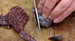 Тънкости при приготвянето на домашна луканка