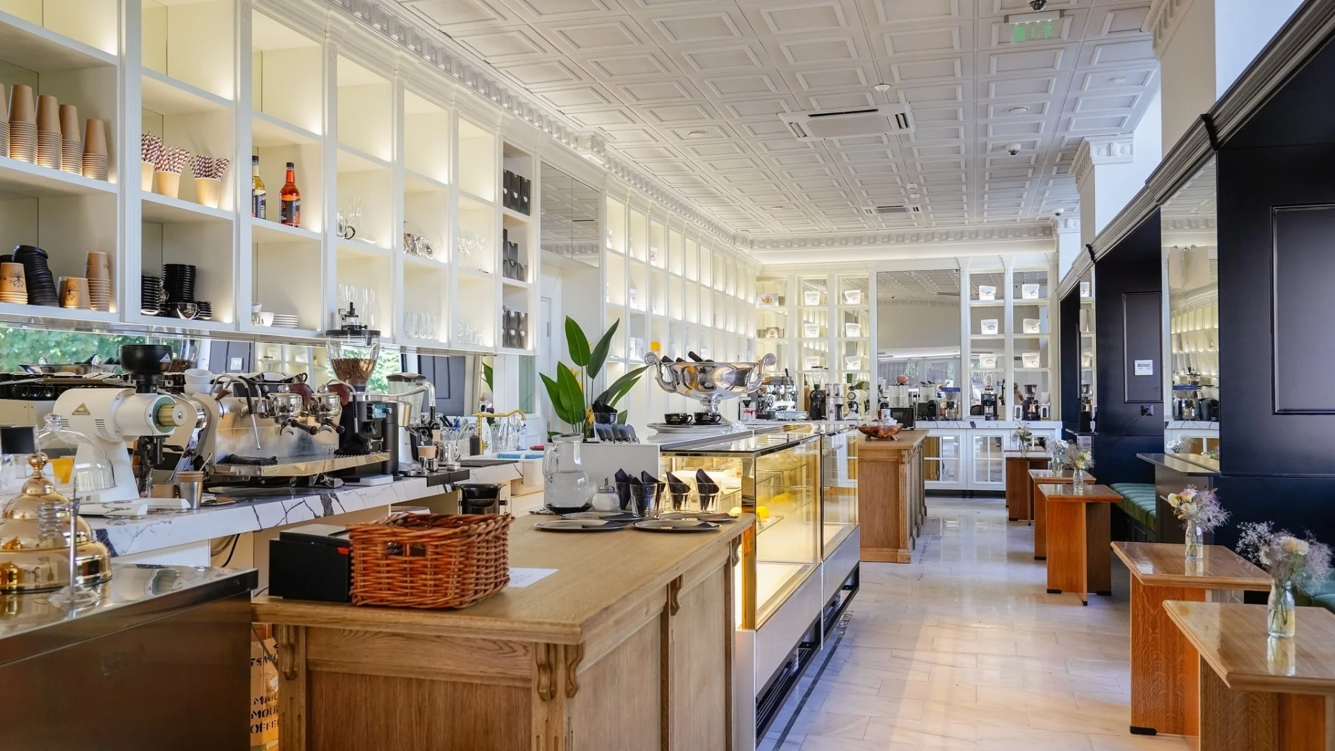 The RITZ Specialty Coffee: Перфектната симбиоза между дневно кафе и вечерен аперитив