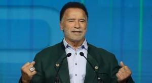 Арнолд Шварценегер влиза в ролята на Дядо Коледа (СНИМКА)