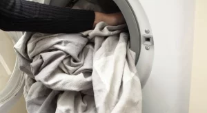 С гореща или студена вода е най-добре да перете спалното бельо