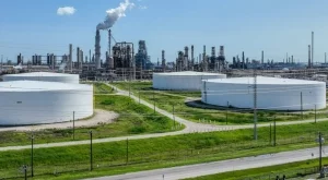 Данни от Китай повишиха цената на петрола