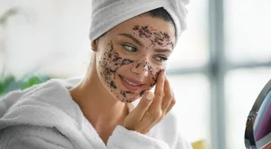 Най-добрият начин да ексфолирате сухата кожа през зимата