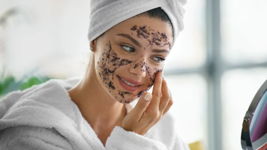Най-добрият начин да ексфолирате сухата кожа през зимата