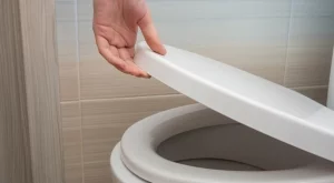 Ето защо НЕ трябва да се къпете с отворена тоалетна