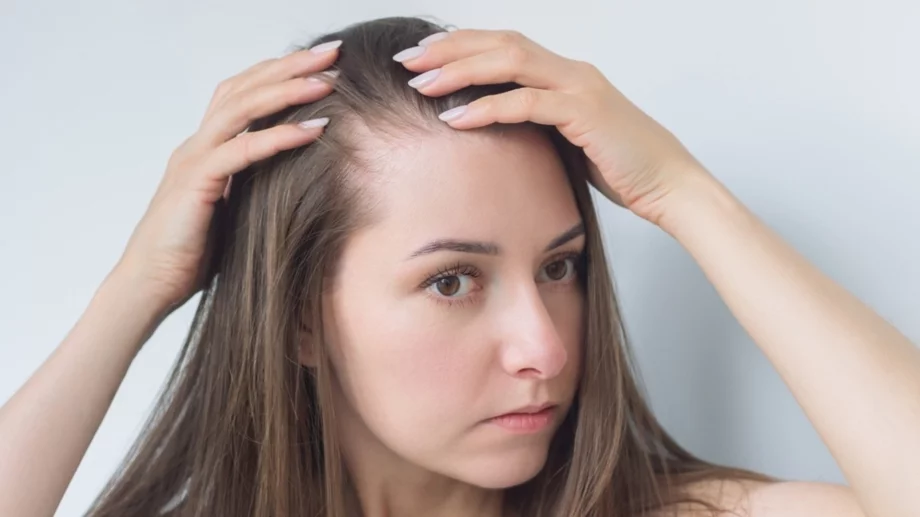 6 изненадващи причини, водещи до по-мазна коса