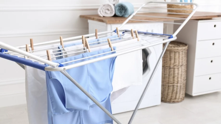 Безопасно ли е да сушите дрехите си вътре през зимата