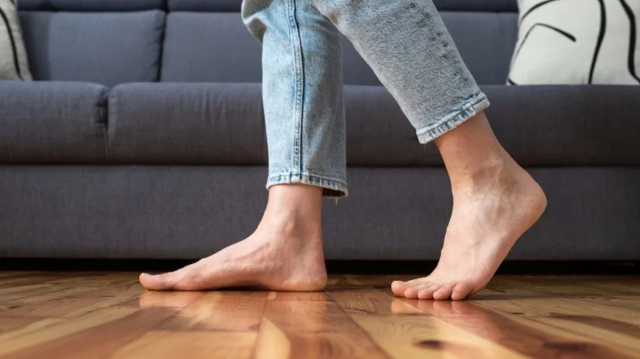 Вредно ли е да ходите боси вкъщи? Ето истината