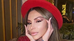 Моника Валериева е бясна: Акушерка тайно я снима в болницата (СНИМКА)