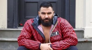 Азис шокира с годините, на които е започнал да прави секс