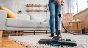 Ако правите тези 5 неща с прахосмукачката си, спрете веднага