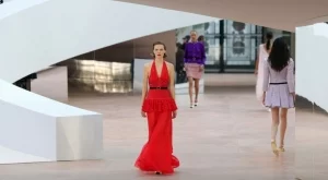 Цвят и лекота в колекцията на Chanel за Пролет/Лято 2025 (ВИДЕО)