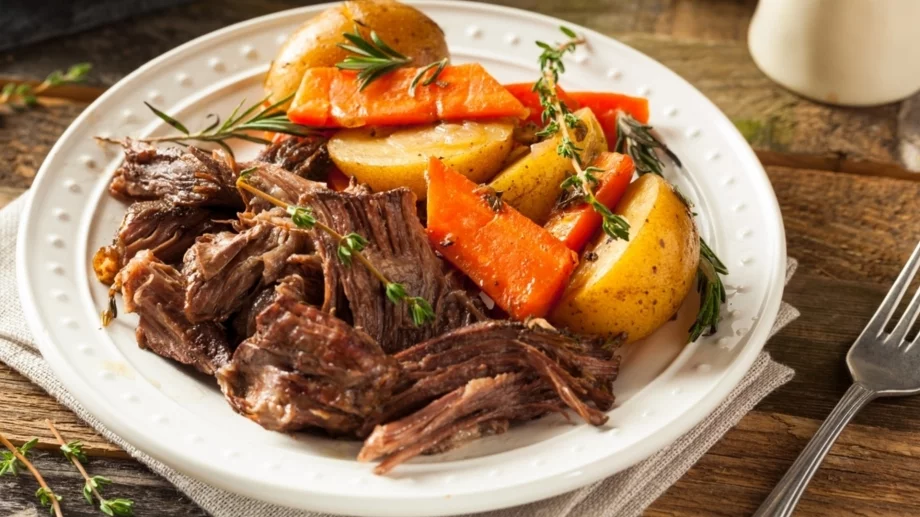 Топи се в устата: Печено телешко със зеленчуци