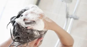 Ето колко минути трябва да оставите шампоана преди изплакване