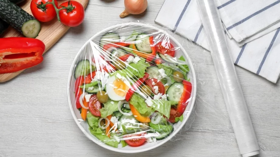 Как да предпазим кухненското фолио от залепване 