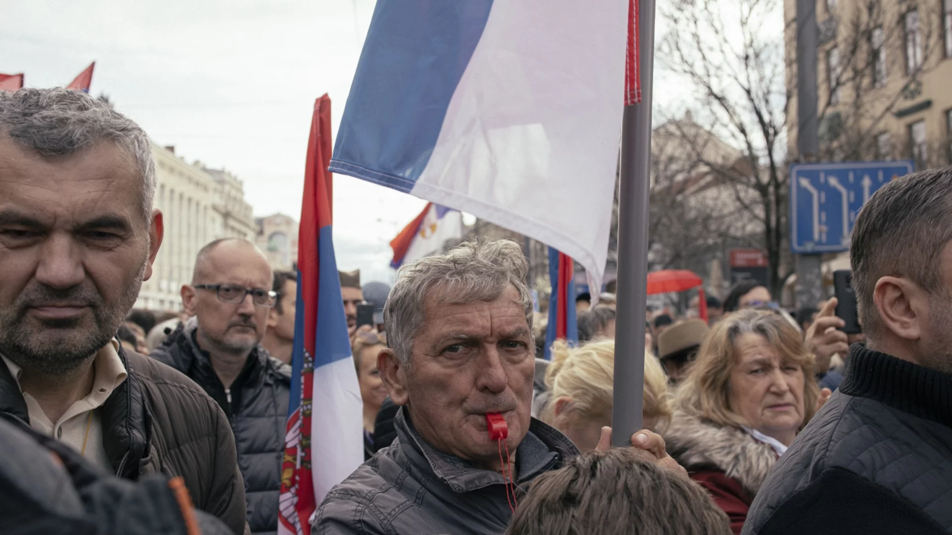 Тихо, да не приспим сърбите