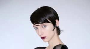 Дъщерята на известен наш актьор дефилира за Valentino (СНИМКИ)