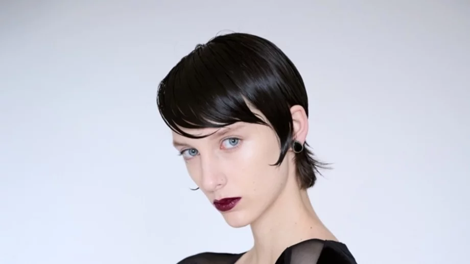 Дъщерята на известен наш актьор дефилира за Valentino (СНИМКИ)