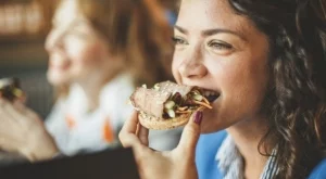 7 хранителни вещества, които са по-здравословни, когато се консумират заедно