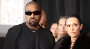 Изгониха голата жена на Кание Уест от наградите "Грами" (ВИДЕО)