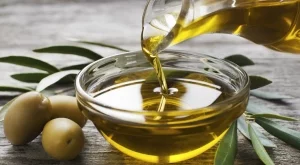 Защо не трябва да почиствате със зехтин (въпреки това, което може би сте чували)
