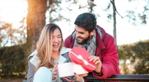 Забавен гид за Свети Валентин: какъв подарък да избереш за твоята половинка