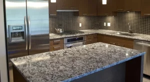 Как правилно да почиствате гранитни плотове