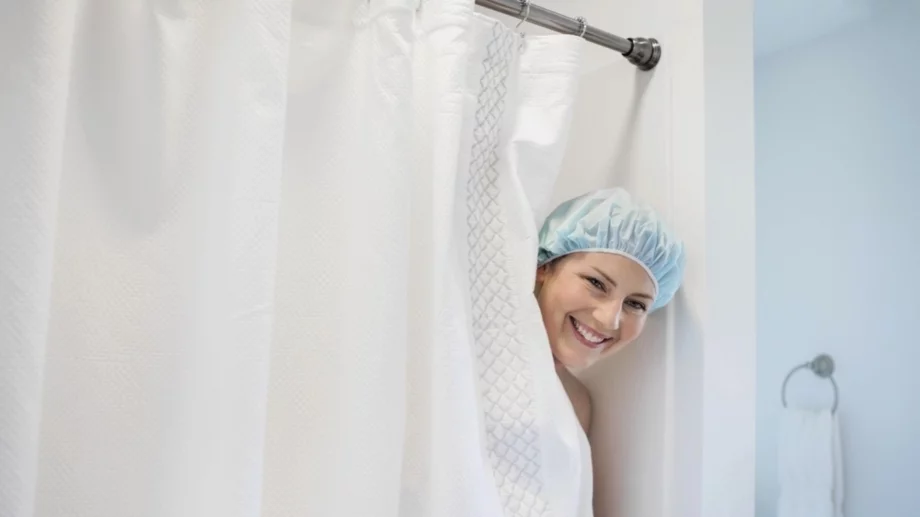 Колко често трябва да почиствате душ завесата?