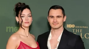 Юлиан Костов и любимата му Мирела блеснаха на премиерата на "Белият лотос"