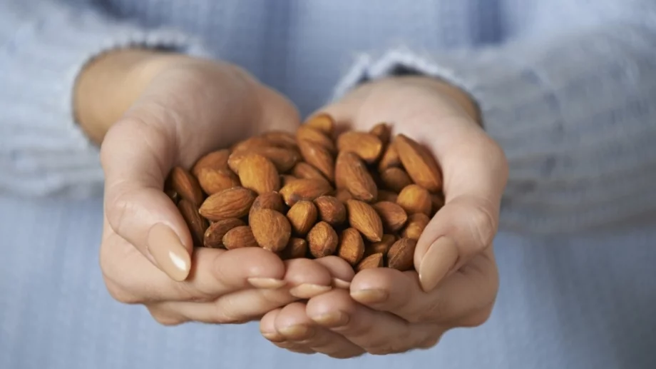 НЕ яжте бадеми с тези храни, вредно е