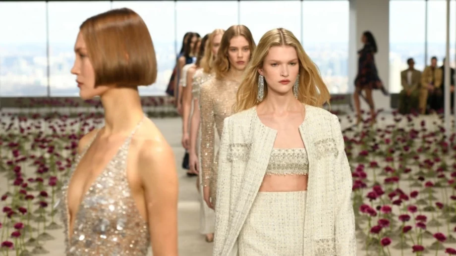 Carolina Herrera Есен/Зима 2025: Поетика и романтика (ВИДЕО)