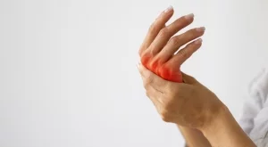 Силни болки в ръцете: Причини и лечение