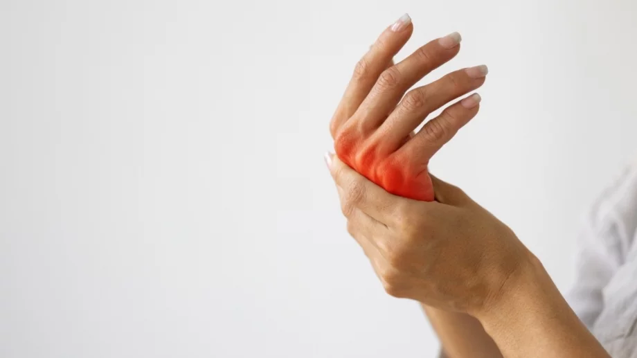 Силни болки в ръцете: Причини и лечение