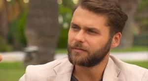 Издаден: Алек Младенов редовно ходи на йога