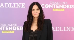 Ето как изглежда Кортни Кокс на 60 и по бански (СНИМКИ)