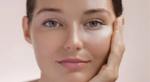 Най-новият тренд в грима: Какво е "маслена" и как да я постигнем (ВИДЕО)