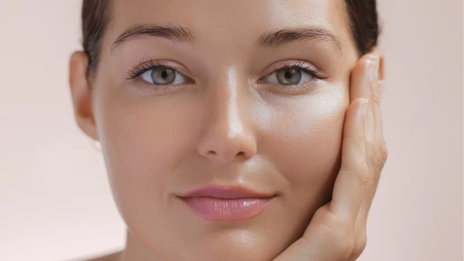 Най-новият тренд в грима: Какво е "маслена" и как да я постигнем (ВИДЕО)