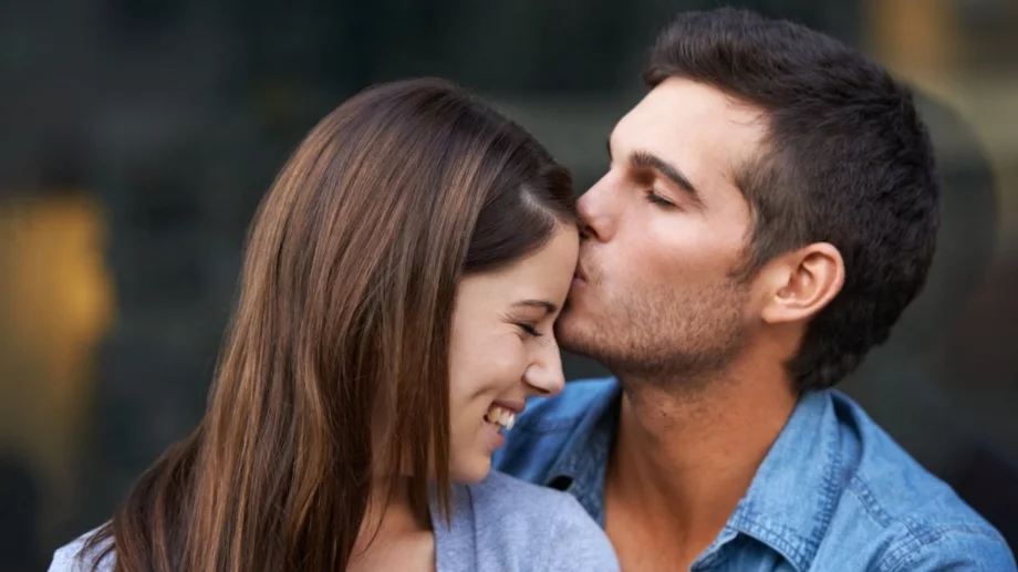 7 малки жеста, които говорят силно, когато някой е силно привлечен от вас