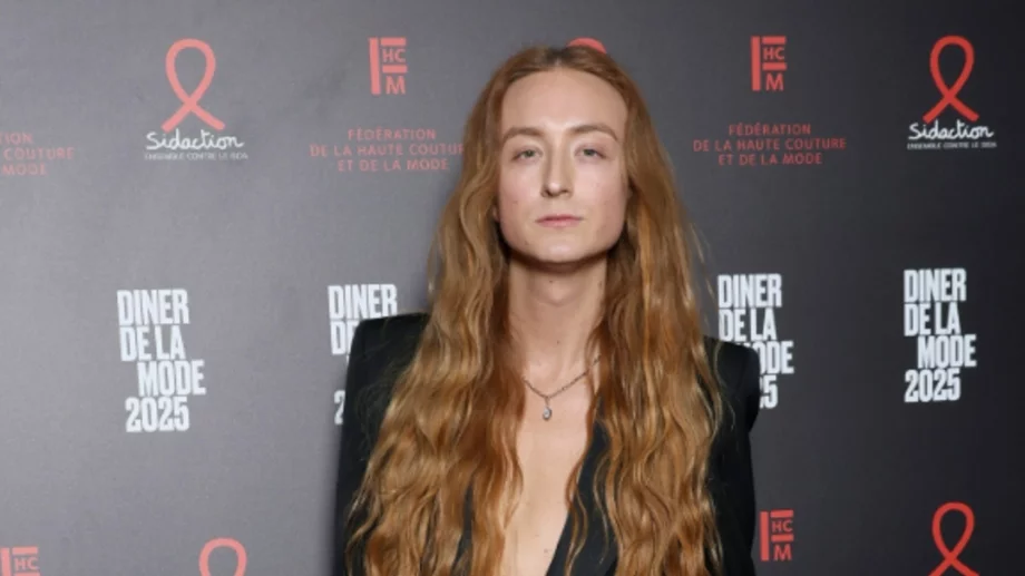  Харис Рийд потопи в мрачни нюанси откриването на Седмицата на модата в Лондон (СНИМКИ)