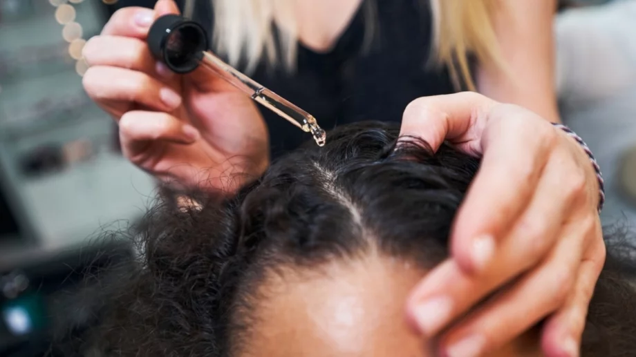 Масажиране на скалпа с олио: Ползи и как се прави