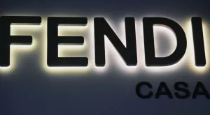 Fendi отбеляза 100-годишнината си с ревю (ВИДЕО)