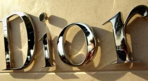 Dior Есен/Зима 2025: Голяма доза романтизъм (ВИДЕО)