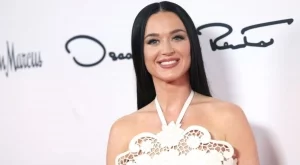 Кейти Пери се появи със сандали на български бранд (СНИМКИ)