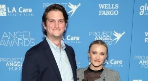 След едва 5 месеци брак: Емили Озмънт се развежда