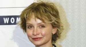 Помните ли Али Макбийл? Ето как изглежда на 60 и без грим (СНИМКИ)