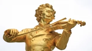 Излъчват валса "На хубавия син Дунав" в космоса