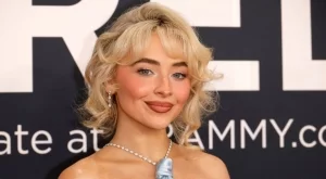 Можете ли да познаете поп звездата Сабрина Карпентър без грим? (СНИМКА)