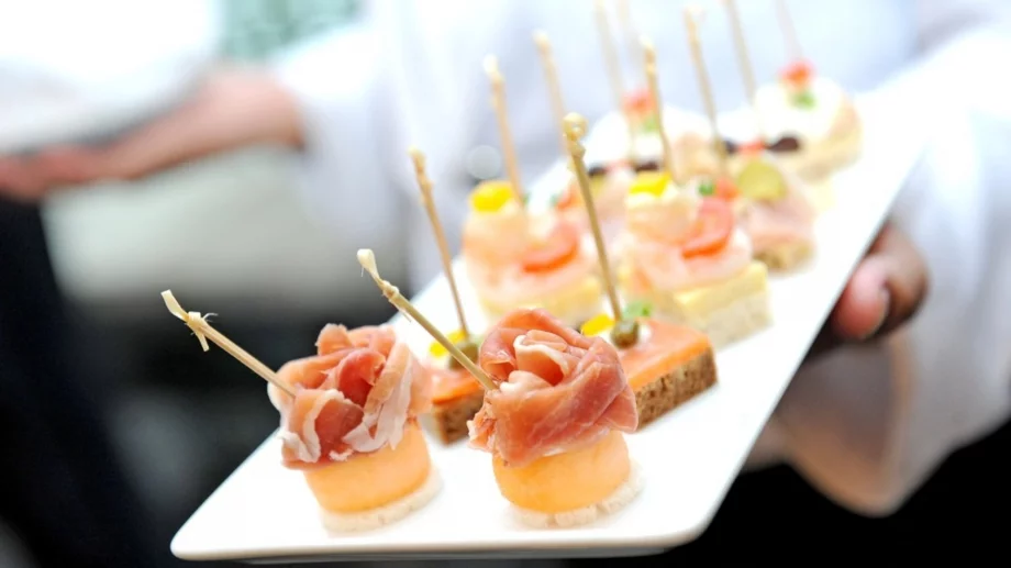 Еднократни кетъринг консумативи: Как да изберете подходящите за всяко свое събитие?