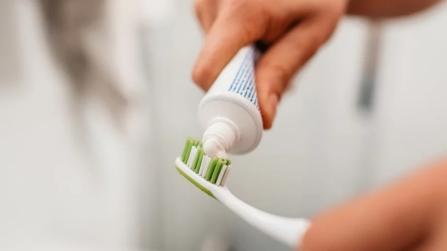 За хитри домакини: 10 неща, които можете да почиствате с паста за зъби