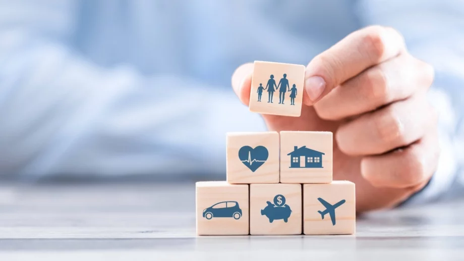 Онлайн срещу Офлайн застраховане – предимства и недостатъци